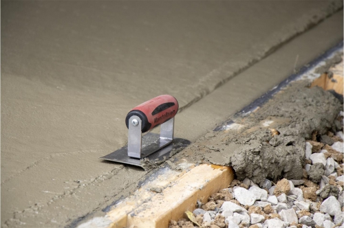 Twórz idealne krawędzie na betonie - zabezpieczysz krawędź przed uszkodzeniem 